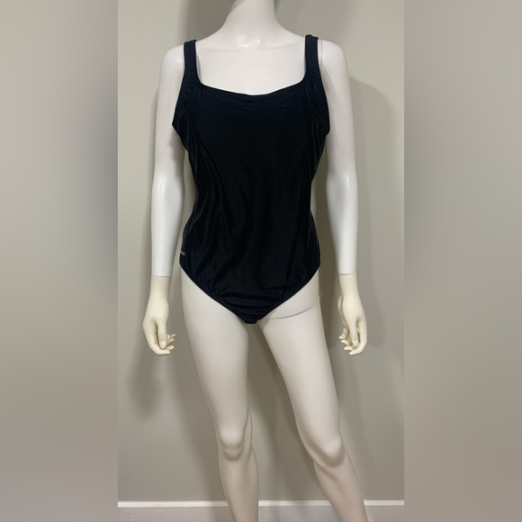 Speedo One Piece Bathing Suit Black Built In Bra Swim Competitive Costume SZ 16 - Picture 1 of 3